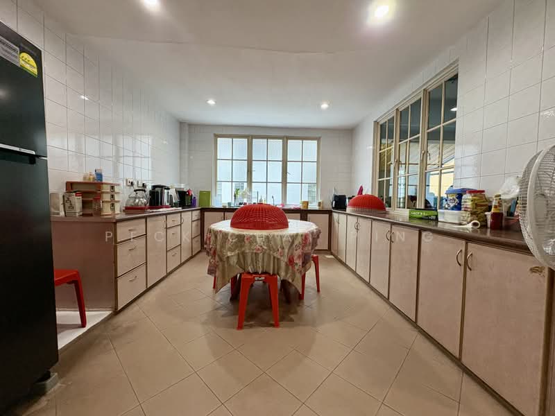 Rare 3 Storey Detached North South Facing, Jalan Merdu, 6 Bedrooms, 7,300 sqft, Detached House For Sale, by Peck Chai Ping, 500205842 - Kitchen - PropertyGuru.com.sg