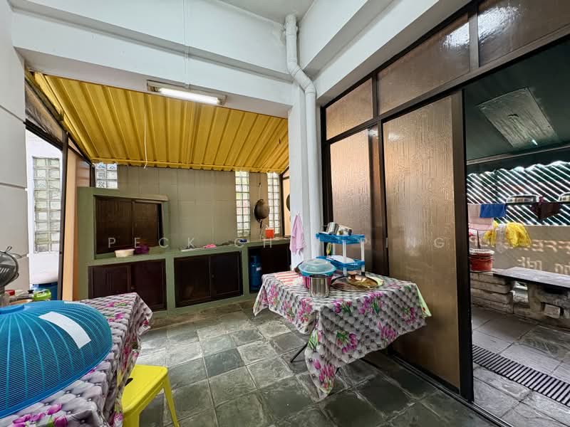 Rare 3 Storey Detached North South Facing, Jalan Merdu, 6 Bedrooms, 7,300 sqft, Detached House For Sale, by Peck Chai Ping, 500205842 - Kitchen - PropertyGuru.com.sg