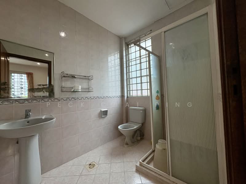 Rare 3 Storey Detached North South Facing, Jalan Merdu, 6 Bedrooms, 7,300 sqft, Detached House For Sale, by Peck Chai Ping, 500205842 - Bathroom - PropertyGuru.com.sg