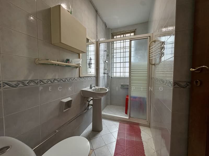 Rare 3 Storey Detached North South Facing, Jalan Merdu, 6 Bedrooms, 7,300 sqft, Detached House For Sale, by Peck Chai Ping, 500205842 - Bathroom - PropertyGuru.com.sg