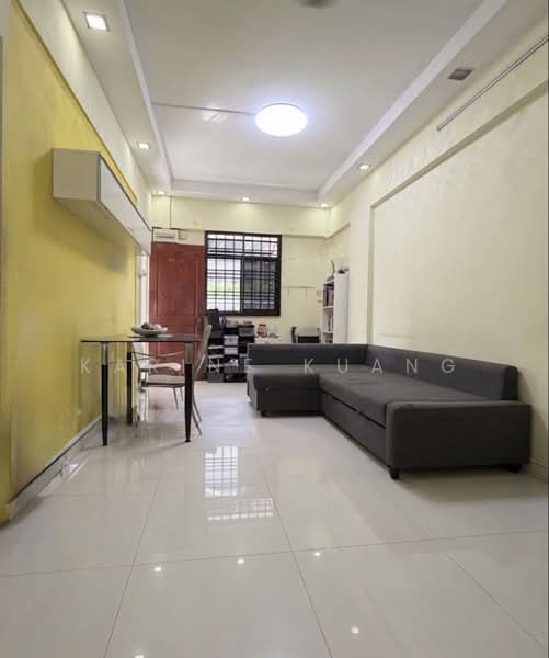 211 Hougang Street 21, 211 Hougang Street 21, 2 Bedrooms, 732 sqft, HDB Flat For Sale, by Karine Kuang, 500205864 - Living Room - PropertyGuru.com.sg