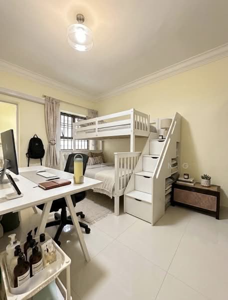 211 Hougang Street 21, 211 Hougang Street 21, 2 Bedrooms, 732 sqft, HDB Flat For Sale, by Karine Kuang, 500205864 - Bedroom - PropertyGuru.com.sg