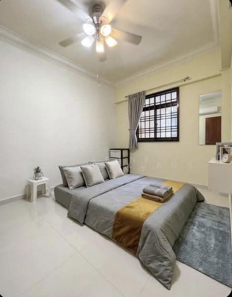 211 Hougang Street 21, 211 Hougang Street 21, Hougang / Punggol / Sengkang, 2 Bedrooms, 732 sqft, HDB Flat For Sale, by Karine Kuang, 500205864 - Bedroom - PropertyGuru.com.sg