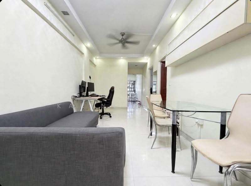 211 Hougang Street 21, 211 Hougang Street 21, Hougang / Punggol / Sengkang, 2 Bedrooms, 732 sqft, HDB Flat For Sale, by Karine Kuang, 500205864 - Living Room - PropertyGuru.com.sg