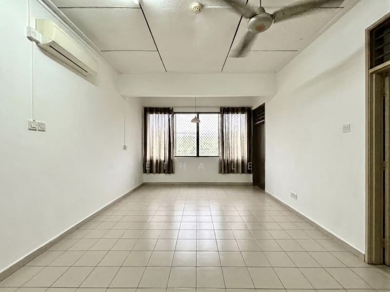 Semi Detached in Simpang Bedok, Jalan Chempaka Kuning, Jalan Chempaka Puteh, Bedok Road, 4 Bedrooms, 1,471 sqft, Semi-Detached House For Sale, by Aretha Lee, 500205879 - Living Room - PropertyGuru.com.sg