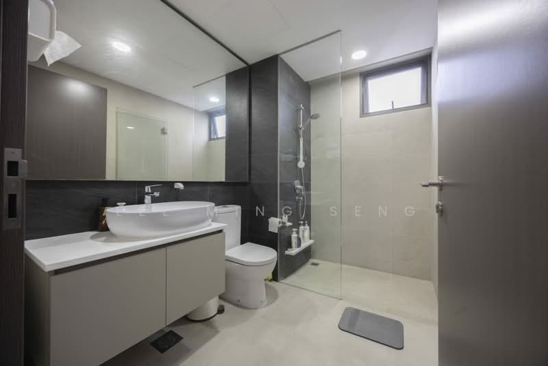 Vue 8 Residence, Pasir Ris Heights, 2 Bedrooms, 797 sqft, Condominium For Rent, by Lee Ming Seng, 500205913 - Bathroom - PropertyGuru.com.sg