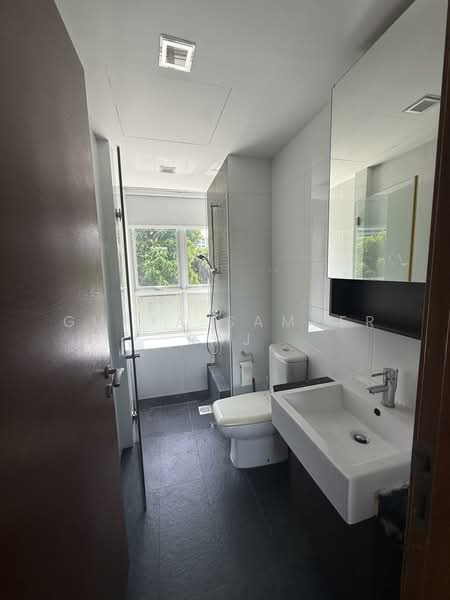 The Parc Condominium, 3 West Coast Walk, Room Rental, 200 sqft, Condominium For Rent, by Gupta Sameer Raj, 500205931 - Bathroom - PropertyGuru.com.sg