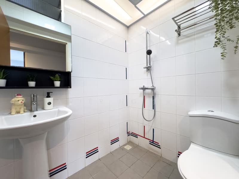 213A Punggol Walk, 213A Punggol Walk, 3 Bedrooms, 1,001 sqft, HDB Flat For Sale, by Javier Ng 黄允健, 500205936 - Bathroom - PropertyGuru.com.sg