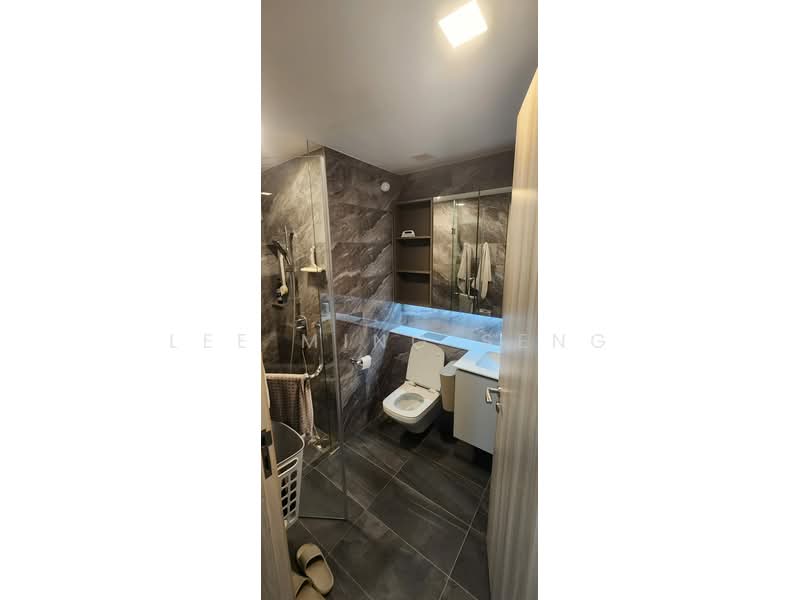 Sengkang Grand Residences, 74 Compassvale Bow, 2 Bedrooms, 764 sqft, Condominium For Sale, by Lee Ming Seng, 500205938 - Bathroom - PropertyGuru.com.sg