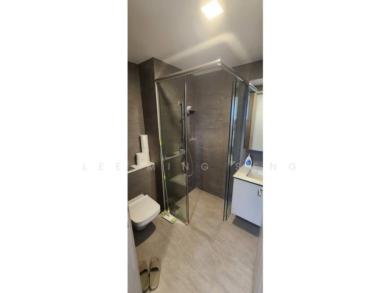 Sengkang Grand Residences, 74 Compassvale Bow, 2 Bedrooms, 764 sqft, Condominium For Sale, by Lee Ming Seng, 500205938 - Bathroom - PropertyGuru.com.sg