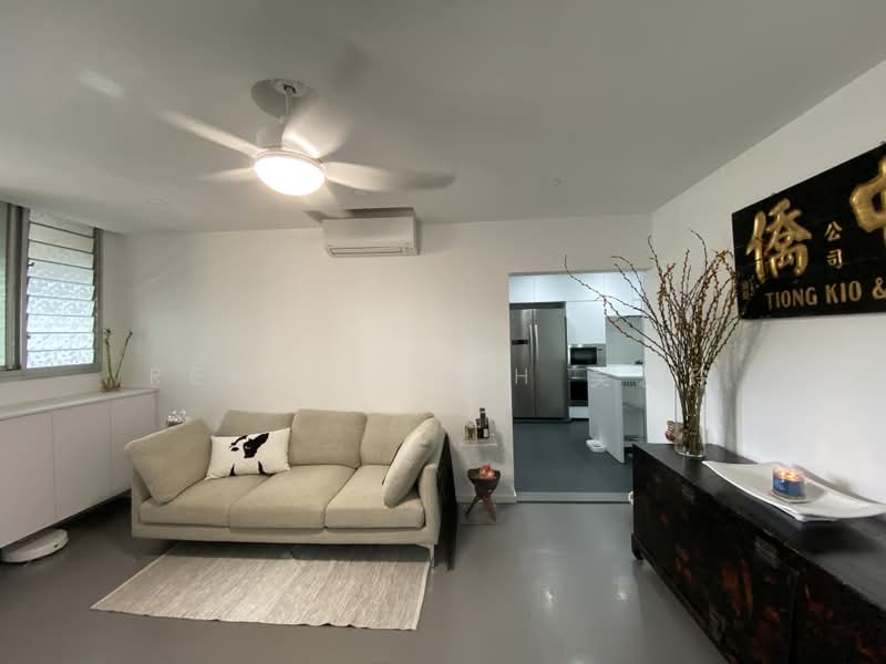 Next to Pasir Ris Town Park And MRT For Rent, Pasir Ris Dr 6, 3 Bedrooms, 1,108 sqft, HDB Flat For Rent, by Rennie Goh 吴蕊玲, 500205940 - Living Room - PropertyGuru.com.sg