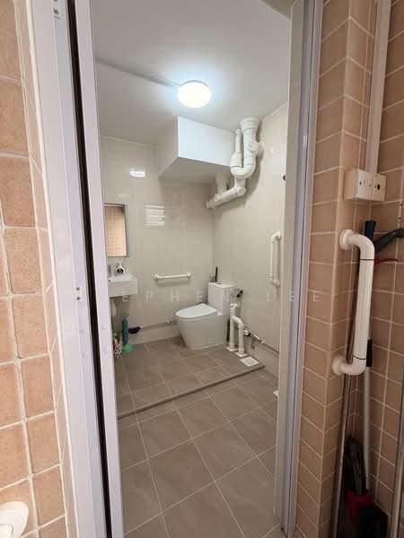 106 Spottiswoode Park Road, 106 Spottiswoode Park Road, 1 Bedroom, 120 sqft, HDB Flat For Rent, by Stephen Lee, 500205945 - Bathroom - PropertyGuru.com.sg