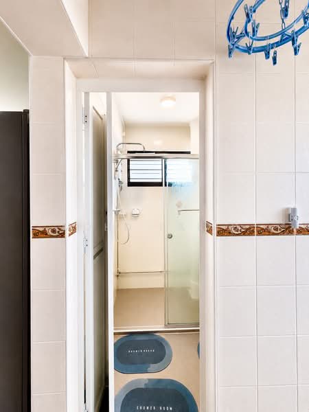 412 Pandan Gardens, 412 Pandan Gardens, 2 Bedrooms, 786 sqft, HDB Flat For Sale, by MOHD FARID, 500205948 - Bathroom - PropertyGuru.com.sg