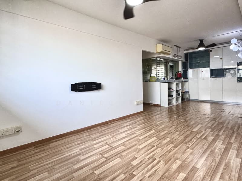 17 Beach Road, 17 Beach Road, 3 Bedrooms, 829 sqft, HDB Flat For Sale, by Daniel Kiong, 500205953 - Living Room - PropertyGuru.com.sg