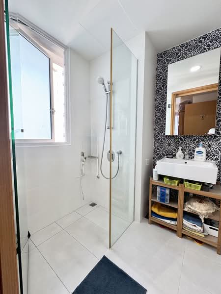 Waterview, 75 Tampines Avenue 1, 2 Bedrooms, 926 sqft, Condominium For Sale, by Eric Kwek, 500205954 - Bathroom - PropertyGuru.com.sg