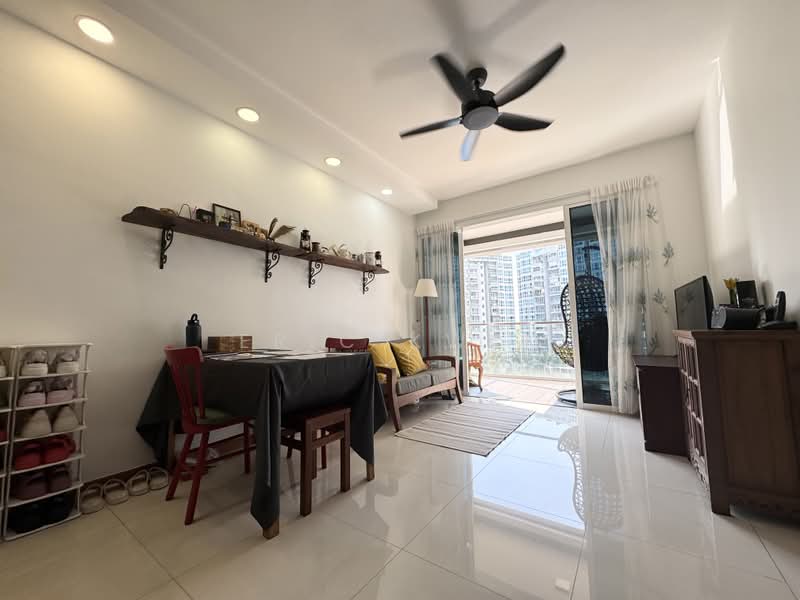 Waterview, 75 Tampines Avenue 1, 2 Bedrooms, 926 sqft, Condominium For Sale, by Eric Kwek, 500205954 - Living Room - PropertyGuru.com.sg
