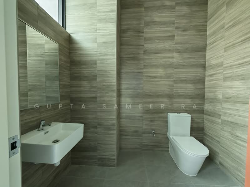 Interlocal Centre, 100G Pasir Panjang Road, 5,096 sqft, Light Industrial (B1) For Rent, by Gupta Sameer Raj, 500205957 - Bathroom - CommercialGuru.com.sg