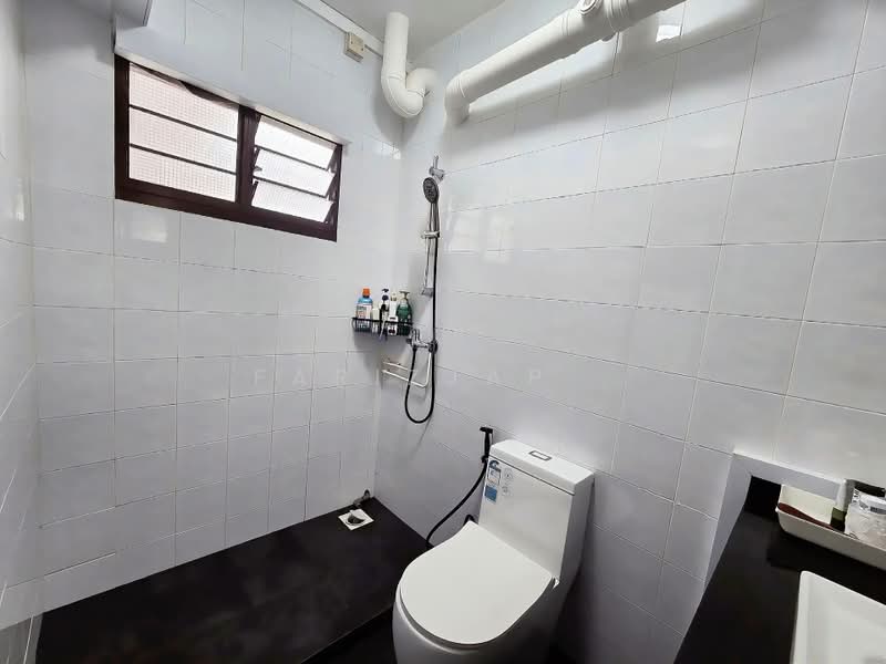 227C Compassvale Drive, 227C Compassvale Drive, 3 Bedrooms, 1,098 sqft, HDB Flat For Sale, by FarizJap ., 500205999 - Bathroom - PropertyGuru.com.sg