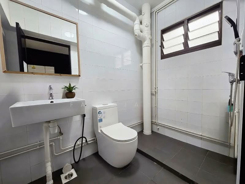 227C Compassvale Drive, 227C Compassvale Drive, 3 Bedrooms, 1,098 sqft, HDB Flat For Sale, by FarizJap ., 500205999 - Bathroom - PropertyGuru.com.sg