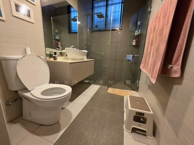 Sherwood Towers, 3 Jalan Anak Bukit, 3 Bedrooms, 1,292 sqft, Apartment For Sale, by Danny Han 韩树定, 500206014 - Bathroom - PropertyGuru.com.sg