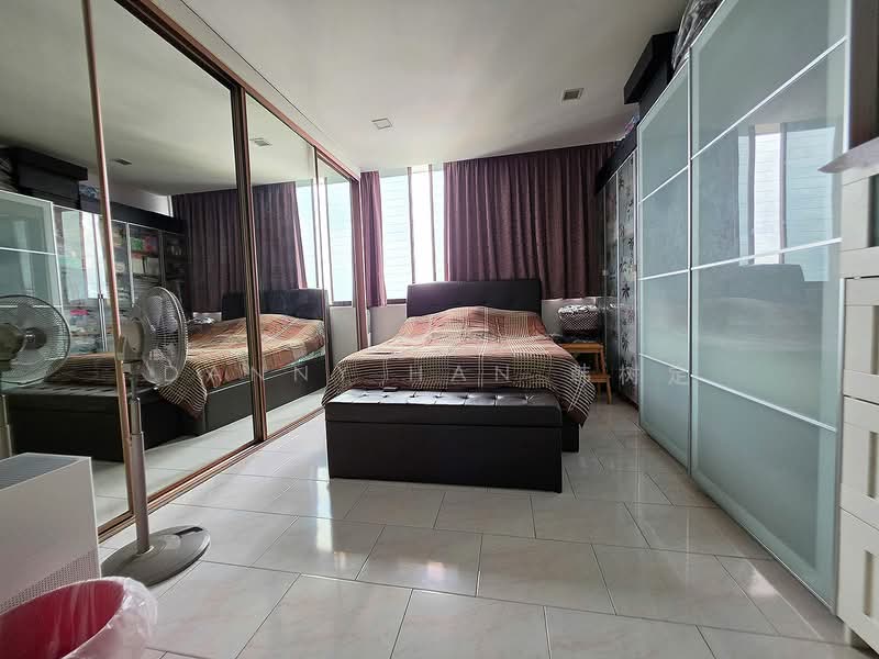 Sherwood Towers, 3 Jalan Anak Bukit, 3 Bedrooms, 1,292 sqft, Apartment For Sale, by Danny Han 韩树定, 500206014 - Master Bedroom - PropertyGuru.com.sg