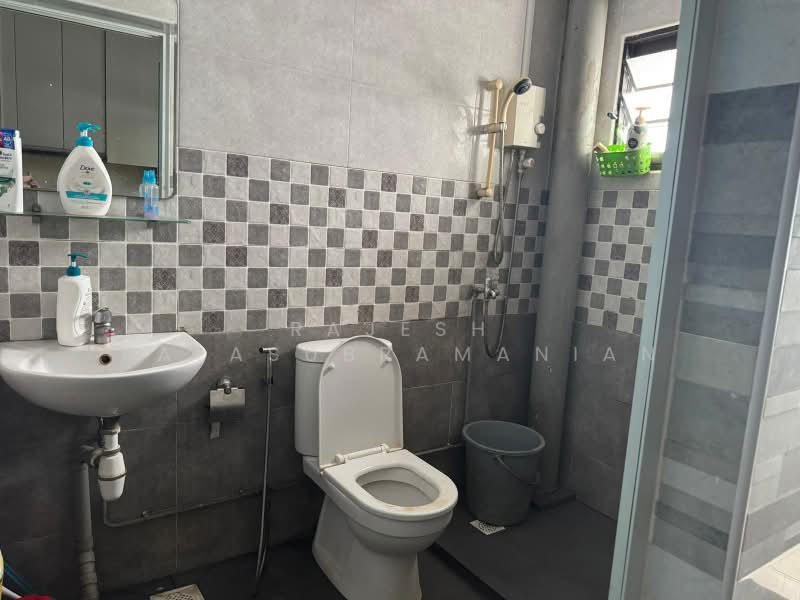 546 Woodlands Drive 16, 546 Woodlands Drive 16, 3 Bedrooms, 1,313 sqft, HDB Flat For Rent, by Rajesh Balasubramanian, 500206020 - Bathroom - PropertyGuru.com.sg