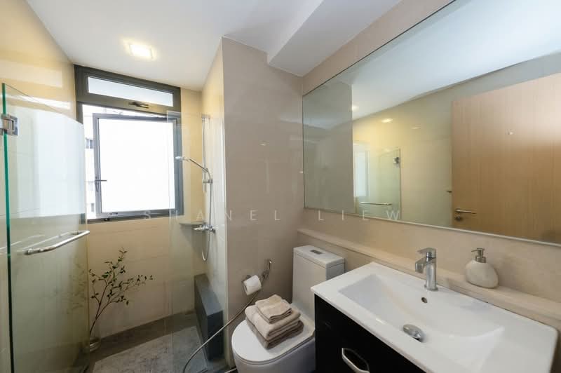 Twin Waterfalls, 122 Punggol Walk, 4 Bedrooms, 1,238 sqft, Executive Condominium For Sale, by Shanel Liew, 500206021 - Bathroom - PropertyGuru.com.sg