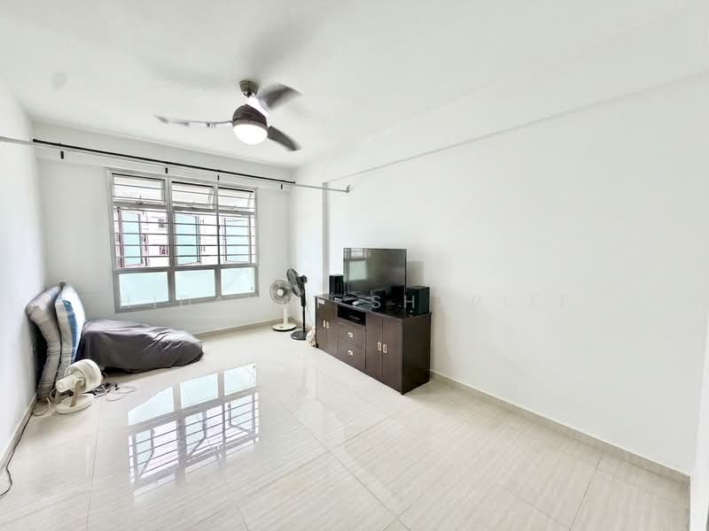 424B Yishun Avenue 11, 424B Yishun Avenue 11, 1 Bedroom, 506 sqft, HDB Flat For Sale, by Hidayat Shariff, 500206026 - Living Room - PropertyGuru.com.sg