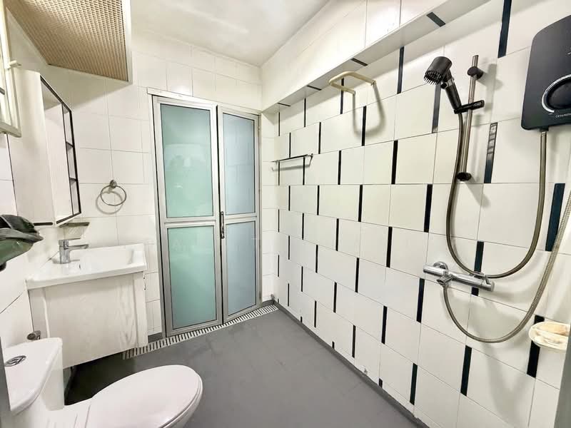 424B Yishun Avenue 11, 424B Yishun Avenue 11, 1 Bedroom, 506 sqft, HDB Flat For Sale, by Hidayat Shariff, 500206026 - Bathroom - PropertyGuru.com.sg