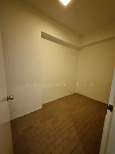 The Cairnhill, 4 Cairnhill Rise, 4 Bedrooms, 2,788 sqft, Condominium For Rent, by Johanna Tay, 500206072 - Helper's room (with windows) - PropertyGuru.com.sg