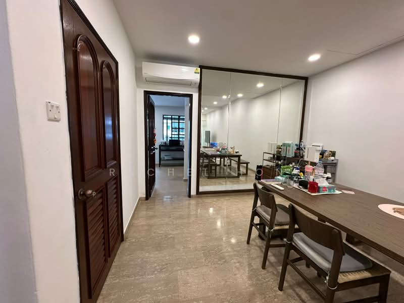 Chuan Walk, Chuan Park, Serangoon Garden, Beautiful House - Chuan Walk, Chuan Park, Serangoon Garden, 5 Bedrooms, 3,400 sqft, Terraced House For Rent, by Rachel Hon, 500206080 - Corridor - PropertyGuru.com.sg