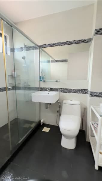 Chuan Walk, Chuan Park, Serangoon Garden, Beautiful House - Chuan Walk, Chuan Park, Serangoon Garden, 5 Bedrooms, 3,400 sqft, Terraced House For Rent, by Rachel Hon, 500206080 - Bathroom - PropertyGuru.com.sg