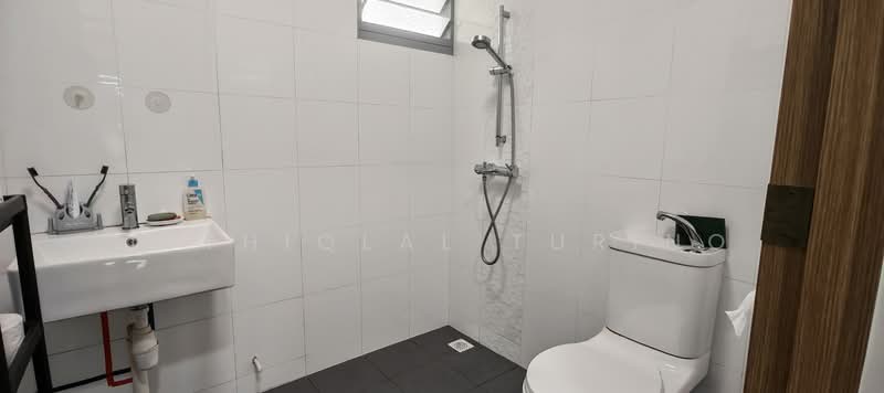 377A Hougang Street 32, 377A Hougang Street 32, 3 Bedrooms, 1,012 sqft, HDB Flat For Sale, by Isthiqlal Turino, 500206086 - Bathroom - PropertyGuru.com.sg