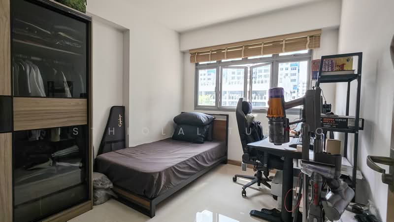 377A Hougang Street 32, 377A Hougang Street 32, 3 Bedrooms, 1,012 sqft, HDB Flat For Sale, by Isthiqlal Turino, 500206086 - Bedroom - PropertyGuru.com.sg