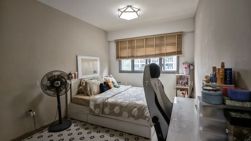 377A Hougang Street 32, 377A Hougang Street 32, 3 Bedrooms, 1,012 sqft, HDB Flat For Sale, by Isthiqlal Turino, 500206086 - Bedroom - PropertyGuru.com.sg