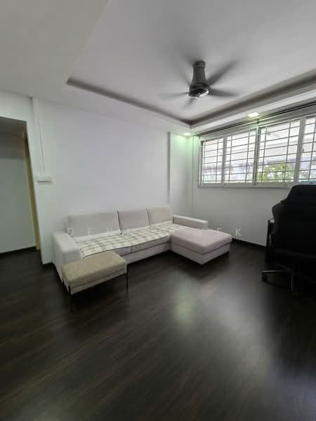 749 Jurong West Street 73, 749 Jurong West Street 73, 3 Bedrooms, 1,119 sqft, HDB Flat For Sale, by Dennis Yek, 500206096 - Living Room - PropertyGuru.com.sg