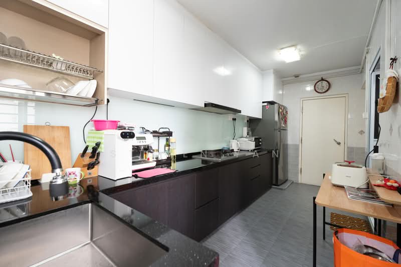 55 Strathmore Avenue, 55 Strathmore Avenue, 3 Bedrooms, 1,023 sqft, HDB Flat For Sale, by Steven Yan, 500206101 - Kitchen - PropertyGuru.com.sg