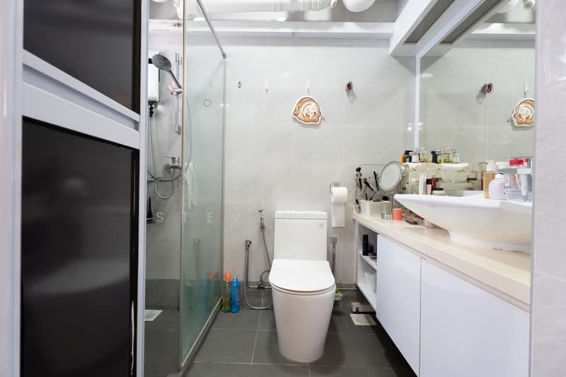 55 Strathmore Avenue, 55 Strathmore Avenue, 3 Bedrooms, 1,023 sqft, HDB Flat For Sale, by Steven Yan, 500206101 - Bathroom - PropertyGuru.com.sg