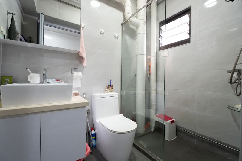 55 Strathmore Avenue, 55 Strathmore Avenue, 3 Bedrooms, 1,023 sqft, HDB Flat For Sale, by Steven Yan, 500206101 - Bathroom - PropertyGuru.com.sg