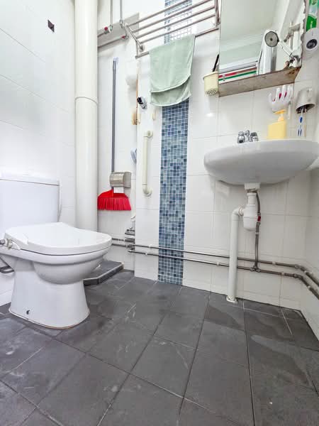 508 Hougang Avenue 10, 508 Hougang Avenue 10, 4 Bedrooms, 1,571 sqft, HDB Flat For Sale, by Marcella Yong 杨惠晴, 500206102 - Bathroom - PropertyGuru.com.sg