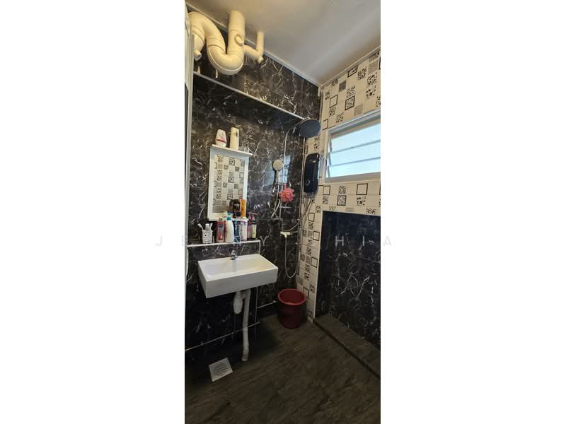 BLK 320 TAMPINES ST 33, Tampine st 33, 3 Bedrooms, 1,194 sqft, HDB Flat For Sale, by Jenny Chia, 500206110 - Bathroom - PropertyGuru.com.sg