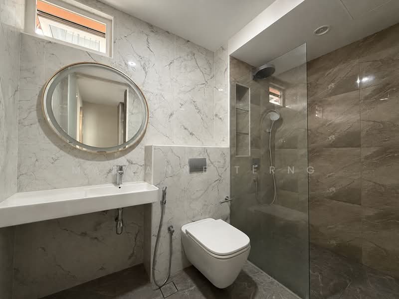Serangoon Garden Estate, Huddington Ave | Bridport | Cowdray | Kingswear | Hemsley | Kensington Park Rd | Serangoon Garden Way, 4 Bedrooms, 4,000 sqft, Corner Terrace For Rent, by Marianne Terng, 500206123 - Bathroom - PropertyGuru.com.sg