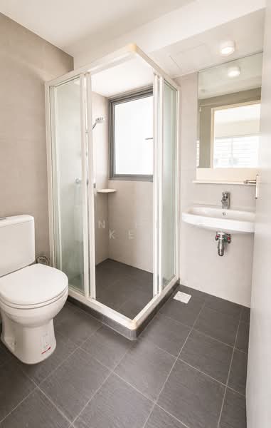 138C Yuan Ching Road, 138C Yuan Ching Road, 2 Bedrooms, 721 sqft, HDB Flat For Sale, by Tan Heng Kee, 500206130 - Master Bathroom - PropertyGuru.com.sg