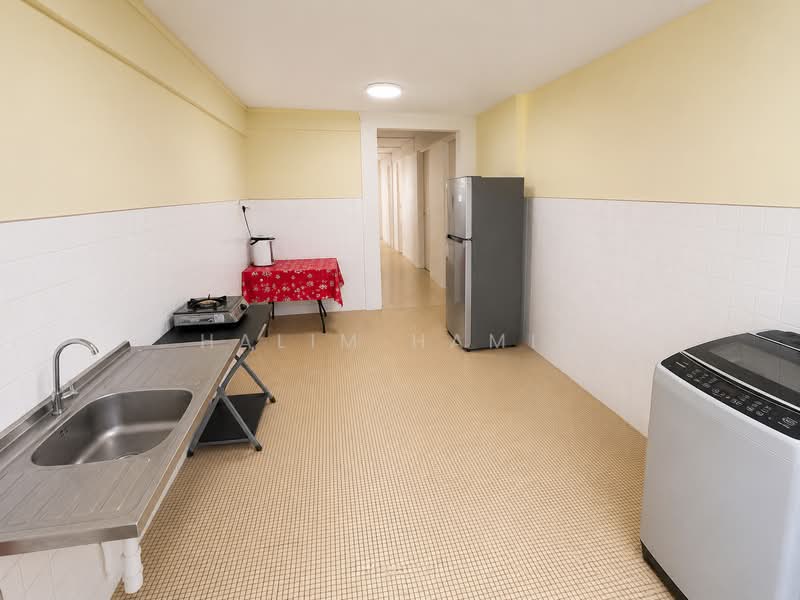608 Bedok Reservoir Road, 608 Bedok Reservoir Road, 2 Bedrooms, 721 sqft, HDB Flat For Sale, by Halim Hamid, 500206133 - Kitchen - PropertyGuru.com.sg