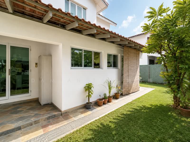 ⭐️1 KM OF NAN HUA PRI SCH⭐️RARE HUGE CORNER TERRACE W/ 13M WIDE FRONTAGE⭐️SUITABLE FOR REBUILDING⭐️, Sunset Way Clementi Faber West Coast Jubilee Eng Kong Kismis Greenridge Toh Yi Toh Tuck Highgate Cheng Soon Chun Tin Lorong Pisang Emas Udang Raja Asam Hijau Kilat Yuk Tong Tham Soong Jurong Kechil Selanting Layang Kakatua Hua Guan Sian Tuan Stone, 3 Bedrooms, 3,500 sqft, Corner Terrace For Sale, by Damian Tan 陈係赈, 500206135 - Rear View - PropertyGuru.com.sg