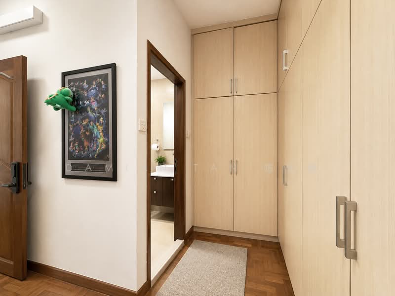 ⭐️1 KM OF NAN HUA PRI SCH⭐️RARE HUGE CORNER TERRACE W/ 13M WIDE FRONTAGE⭐️SUITABLE FOR REBUILDING⭐️, Sunset Way Clementi Faber West Coast Jubilee Eng Kong Kismis Greenridge Toh Yi Toh Tuck Highgate Cheng Soon Chun Tin Lorong Pisang Emas Udang Raja Asam Hijau Kilat Yuk Tong Tham Soong Jurong Kechil Selanting Layang Kakatua Hua Guan Sian Tuan Stone, 3 Bedrooms, 3,500 sqft, Corner Terrace For Sale, by Damian Tan 陈係赈, 500206135 - Wardrobe - PropertyGuru.com.sg