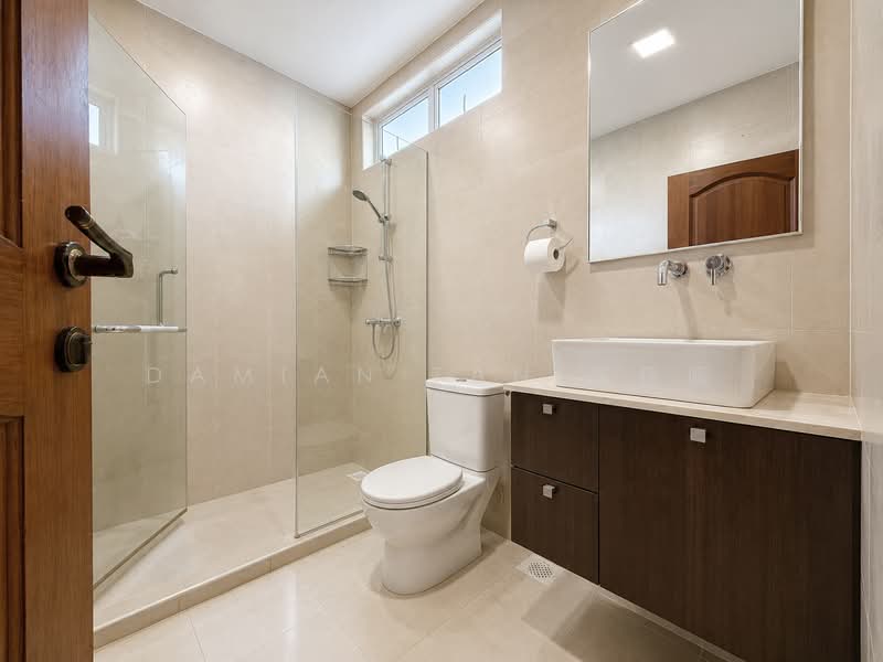 ⭐️1 KM OF NAN HUA PRI SCH⭐️RARE HUGE CORNER TERRACE W/ 13M WIDE FRONTAGE⭐️SUITABLE FOR REBUILDING⭐️, Sunset Way Clementi Faber West Coast Jubilee Eng Kong Kismis Greenridge Toh Yi Toh Tuck Highgate Cheng Soon Chun Tin Lorong Pisang Emas Udang Raja Asam Hijau Kilat Yuk Tong Tham Soong Jurong Kechil Selanting Layang Kakatua Hua Guan Sian Tuan Stone, 3 Bedrooms, 3,500 sqft, Corner Terrace For Sale, by Damian Tan 陈係赈, 500206135 - Bathroom - PropertyGuru.com.sg
