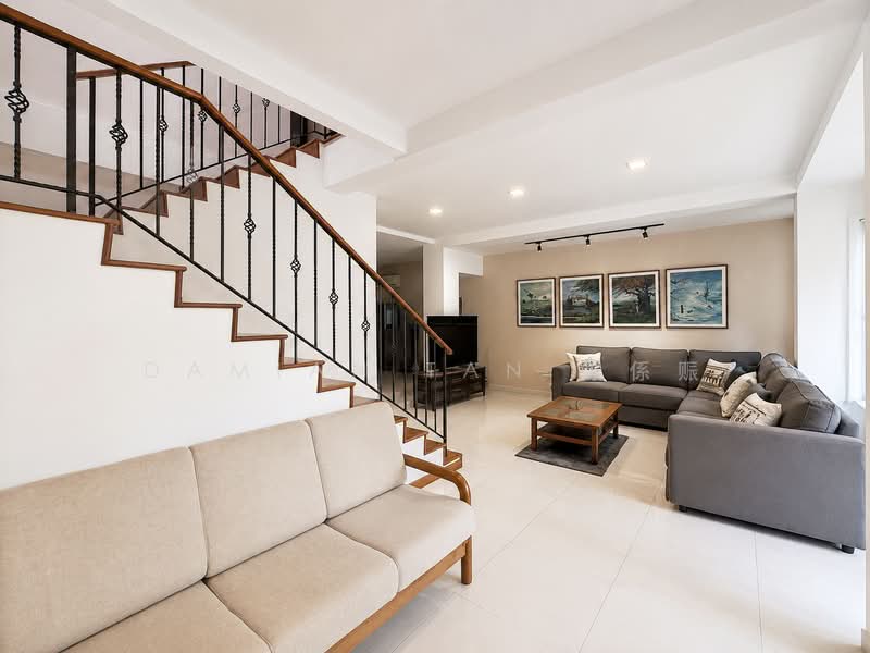 ⭐️1 KM OF NAN HUA PRI SCH⭐️RARE HUGE CORNER TERRACE W/ 13M WIDE FRONTAGE⭐️SUITABLE FOR REBUILDING⭐️, Sunset Way Clementi Faber West Coast Jubilee Eng Kong Kismis Greenridge Toh Yi Toh Tuck Highgate Cheng Soon Chun Tin Lorong Pisang Emas Udang Raja Asam Hijau Kilat Yuk Tong Tham Soong Jurong Kechil Selanting Layang Kakatua Hua Guan Sian Tuan Stone, 3 Bedrooms, 3,500 sqft, Corner Terrace For Sale, by Damian Tan 陈係赈, 500206135 - Living Room - PropertyGuru.com.sg