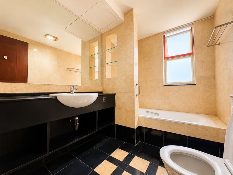 Rio Vista, 12 Upper Serangoon View, 3 Bedrooms, 1,636 sqft, Condominium For Sale, by June Ling, 500206146 - Bathroom - PropertyGuru.com.sg