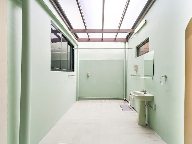 Jalan Kuras, , 4 Bedrooms, 2,131 sqft, Corner Terrace For Sale, by Karmun Pang, 500206151 - Bathroom - PropertyGuru.com.sg